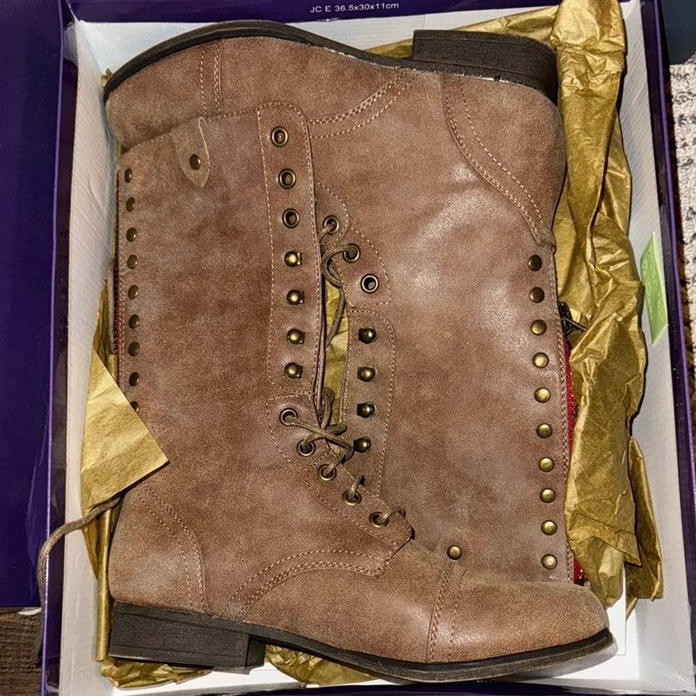 Stylish Brown Lace-Up Boots